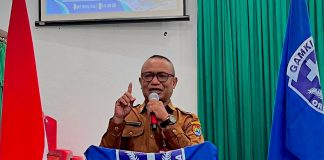 Buka Pelatihan Multimedia GAMKI Alor, Pemkab Alor Dorong Pemuda Gereja Kuasai Teknologi Tingkatkan Kualitas SDM Asisten 1 Setda Kabupaten Alor, Syafruddin Djawa, S.H, ketika membawa sambutan dan arahan di acara pembukaan pelatihan multimedia GAMKI Alor, Selasa 9 Juni 2026 di GMIT Imanuel Mola. (Foto: doc tribuanapos.net/dm).