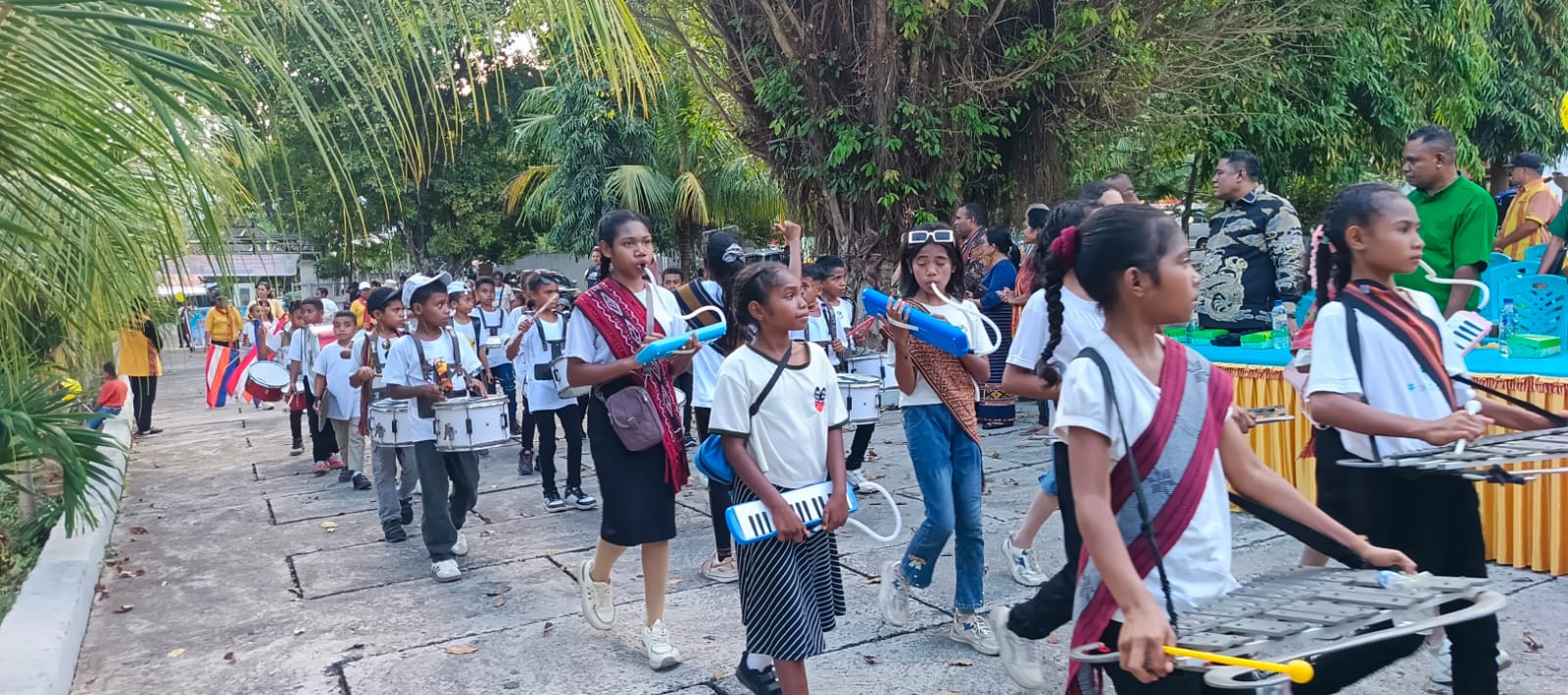 Ratusan siswa sekolah GMIT ikut ramaikan Pawai Semarak Bulan Pendidikan GMIT, Senin (27/7) di Kota Kalabahi. 