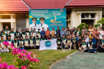 Tim KKN-PPM UGM 2026 Tiba di Alor, Bawa Semangat Ketahanan Pangan, Konservasi, dan Pariwisata Berkelanjutan Tim KKN-PPM UGM Alor Carita foto bersama Pemerintah Kabupaten Alor usai penyambutan resmi di Kantor Bappelitbang Kabupaten Alor, Minggu 28 Juni 2026. (Foto: doc Mahasiswa KKN UGM).