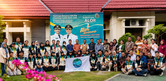 Tim KKN-PPM UGM 2026 Tiba di Alor, Bawa Semangat Ketahanan Pangan, Konservasi, dan Pariwisata Berkelanjutan Tim KKN-PPM UGM Alor Carita foto bersama Pemerintah Kabupaten Alor usai penyambutan resmi di Kantor Bappelitbang Kabupaten Alor, Minggu 28 Juni 2026. (Foto: doc Mahasiswa KKN UGM).