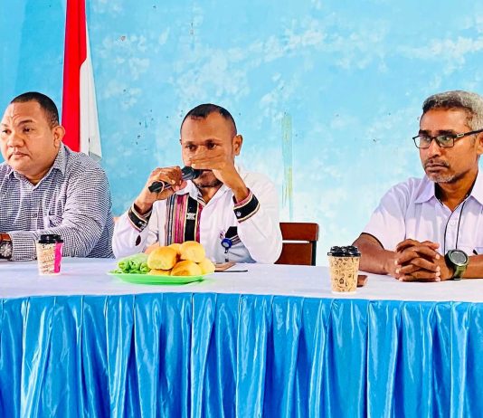 Rektor Untrib Kalabahi Lepas 62 Mahasiswa dan DPL KKN Tematik GENTASKIN LLDIKTI Wilayah XV Rektor Untrib Kalabahi Elia Maruli (tengah) ketika memberikan arahan saat melepaskan 62 Mahasiswa dan DPL KKN Tematik GENTASKIN LLDIKTI Wilayah XV, Rabu (1/7) di Aula Kampus Untrib Kalabahi. (Foto: doc Untrib Kalabahi).