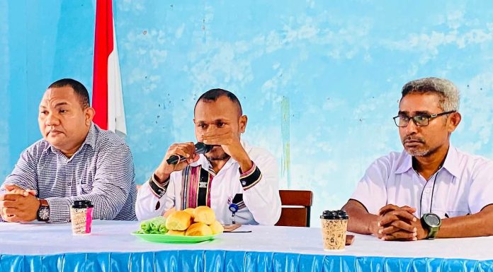 Rektor Untrib Kalabahi Lepas 62 Mahasiswa dan DPL KKN Tematik GENTASKIN LLDIKTI Wilayah XV Rektor Untrib Kalabahi Elia Maruli (tengah) ketika memberikan arahan saat melepaskan 62 Mahasiswa dan DPL KKN Tematik GENTASKIN LLDIKTI Wilayah XV, Rabu (1/7) di Aula Kampus Untrib Kalabahi. (Foto: doc Untrib Kalabahi).