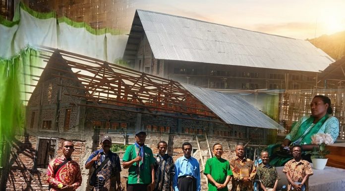 Kaum Bapa Klasis ALTAR Gelar Diakonia Pelayanan Pengatapan Gedung Pos Pelayanan GMIT Laharoi Lakfui Dapitau Ketua Kaum Bapa Klasis ALTAR, Enos Mailani (ketiga kiri) foto bersama jemaat bermata jemaat di Pos Pelayanan GMIT Laharoi Lakfui Dapitau, pada Jumat, 3 Juli 2026. (Foto: doc tribuanapos.net/).