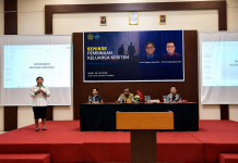 Kemenag Alor dan Tim EMSI Gelar Pelayanan Terpadu di Berbagai Wilayah, Perkuat Iman, Keluarga, dan Pendidikan Kristen Kepala Sekai Urusan Agama Kristen Kemenag Alor, Lim Chr. R. T. Odja, M.Th (kiri), memberikan sambutan di acara pembukaan Seminar Pembinaan Keluarga, Senin 20 Juli 2026 di Aula Hotel Simphony Kalabahi. (Foto: doc tribuanapos.net/).