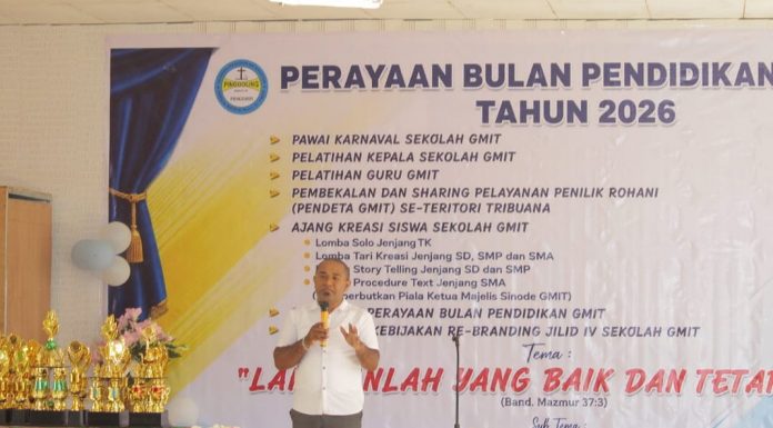 Ketua Yapenkris Pingdoling Alor Buka Ajang Kreasi Siswa, Awali Rangkaian Perayaan Bulan Pendidikan GMIT 2026 Ketua Yapenkris Pingdoling Alor, Mando Kolimon, S.Pd membuka Ajang Kreasi Siswa, Awali Rangkaian Perayaan Bulan Pendidikan GMIT 2026, Rabu (22/7) di Aula SMA Kristen 1 Kalabahi. (Foto: doc tribuanapos.net/).