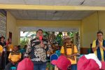 Ketua Sinode GMIT Lepas Karnaval Bulan Pendidikan, 48 Sekolah Yapenkris Pingdoling Alor Ramaikan Kota Kalabahi Ketua Sinode GMIT Pdt. Semuel Benyamin Pandie (tengah) ketika melepas peserta Karnaval Bulan Pendidikan, Senin (27/7) di kantor Yapenkris Pingdoling Alor, Kota Kalabahi. (Foto: doc tribuanapos.net).