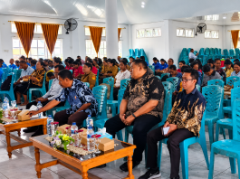 GMIT Perkuat Kompetensi Guru dan Kepala Sekolah Yapenkris Pingdoling, Siapkan Sentralisasi Gaji pada 2028 Ketua Majelis Sinode GMIT Pdt. Semual Benyamin Pandie (kedua kanan) membuka kegiatan pelatihan kompetensi Guru dan Kepala Sekolah Yapenkris Pingdoling, Selasa 28 Juli 2026 di Aula Gereja Pola Tribuana Kalabahi. (Foto: doc tribuanapos.net/).