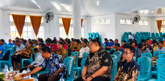 GMIT Perkuat Kompetensi Guru dan Kepala Sekolah Yapenkris Pingdoling, Siapkan Sentralisasi Gaji pada 2028 Ketua Majelis Sinode GMIT Pdt. Semual Benyamin Pandie (kedua kanan) membuka kegiatan pelatihan kompetensi Guru dan Kepala Sekolah Yapenkris Pingdoling, Selasa 28 Juli 2026 di Aula Gereja Pola Tribuana Kalabahi. (Foto: doc tribuanapos.net/).