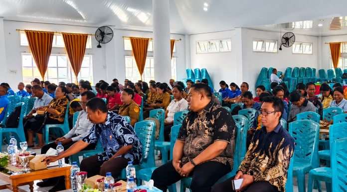 GMIT Perkuat Kompetensi Guru dan Kepala Sekolah Yapenkris Pingdoling, Siapkan Sentralisasi Gaji pada 2028 Ketua Majelis Sinode GMIT Pdt. Semual Benyamin Pandie (kedua kanan) membuka kegiatan pelatihan kompetensi Guru dan Kepala Sekolah Yapenkris Pingdoling, Selasa 28 Juli 2026 di Aula Gereja Pola Tribuana Kalabahi. (Foto: doc tribuanapos.net/).