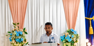 Perayaan Bulan Pendidikan GMIT 2026 Ditutup, Ketua Panitia: Segala Kemuliaan bagi Tuhan, Terima Kasih untuk Semua Pihak yang Mendukung Ketua Panitia Pelaksana Perayaan Bulan Pendidikan GMIT, Michael Y. Laa, S.Pd, ketika membaca laporan panitia pada acara penutupan seluruh rangkaian kegiatan Bulan Pendidikan GMIT lingkup Yapenkris Pingdoling Alor, Rabu (29/7) di Aula Pola Tribuana Kalabahi. (Foto: doc tribuanapos.net/dm).