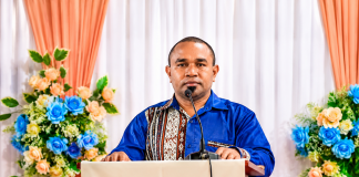 Penutupan Bulan Pendidikan GMIT 2026, Ketua Yapenkris Pingdoling Alor Tegaskan Transformasi Pendidikan Kristen Lewat Re-Branding Sekolah Ketua Yapenkris GMIT Pingdoling Alor, Mando Kolimon , S.Pd, ketika memberikan sambutan di acara penutupan rangkaian kegiatan bulan pendidikan GMIT, Rabu 29 Juli 2026 di Aula Gereja Pola Tribuana Kalabahi. (Foto: doc tribuanapos.net/dm).