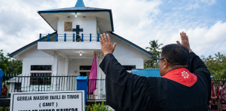 68 Tahun Menanti, GMIT Kefas Kaipera Resmi Berdiri Sebagai Jemaat Mandiri di Alor Timur Ibadah HUT dan pemandirian GMIT Kefas Kaipera dipimpin Ketua Majelis Sinode GMIT Pdt. Semuel Benyamin Pandie, S.Th. (Foto: doc tribuanapos.net/dm).