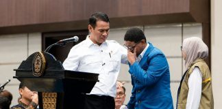 Mahasiswa Undip Adriano Padama Curhat ke Mentan, Ungkap Harga Beras di Alor Bisa Tembus Rp30.000 per Kilogram Mahasiswa Undip Adriano Padama Curhat ke Mentan Andi Amran, Kamis (6/8) di Kampus Undip Semarang. (Foto: kompas.com).