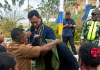 Dirut Perum Bulog Tiba di Alor Bersama Adriano Padama, Distribusikan Beras Murah Rp12.500 per Kilogram hingga Desa-desa Dirut Perum Bulog ketika tiba di Desa Fuisama Kecamatan Alor Tengah Utara Kabupaten Alor, Jumat 7 Agustus 2026. (Foto: tangkapan layar akun Facebook Boy Aboy).