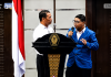 Mentan Amran Bangga pada Kritik Mahasiswa Undip Adriano Padama soal Harga Beras Mahal di Pulau Alor Mahasiswa UNDIP Semarang, Adriano Padama ketika berdialog dengan Mentan RI Andi Amran Sulaiman soal harga beras mahal di Kabupaten Alor. (Foto: doc tribuanapos.net).