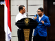 Mentan Amran Bangga pada Kritik Mahasiswa Undip Adriano Padama soal Harga Beras Mahal di Pulau Alor Mahasiswa UNDIP Semarang, Adriano Padama ketika berdialog dengan Mentan RI Andi Amran Sulaiman soal harga beras mahal di Kabupaten Alor. (Foto: doc tribuanapos.net).