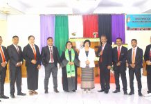 LBH GMIT Abdi Damai Resmi Hadir di Alor, Delapan Advokat Siap Dampingi Jemaat dan Masyarakat 8 Advokat LBH Abdi Damai resmi diperhadapkan dalam ibadah Minggu (9/8) di GMIT O'a Pirungdon. (Foto: doc LBH Abdi Damai/Indra Wetang).