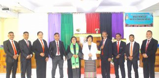 LBH GMIT Abdi Damai Resmi Hadir di Alor, Delapan Advokat Siap Dampingi Jemaat dan Masyarakat 8 Advokat LBH Abdi Damai resmi diperhadapkan dalam ibadah Minggu (9/8) di GMIT O'a Pirungdon. (Foto: doc LBH Abdi Damai/Indra Wetang).