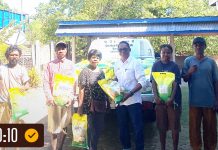 Menembus Pulau-Pulau Alor, Bulog Mulai Salurkan Bantuan Pangan ke Seluruh Kecamatan Bulog Alor distribusi bantuan pangan di Pukau Pantar, Kamis (13/8). (Foto: doc Bulog Alor).