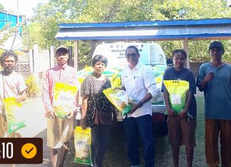 Menembus Pulau-Pulau Alor, Bulog Mulai Salurkan Bantuan Pangan ke Seluruh Kecamatan Bulog Alor distribusi bantuan pangan di Pukau Pantar, Kamis (13/8). (Foto: doc Bulog Alor).