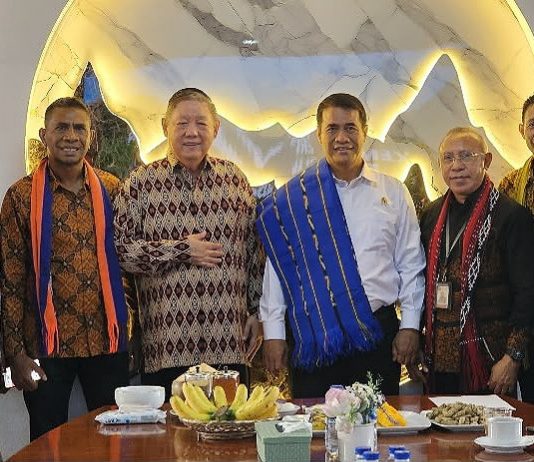 Mentan Penuhi Janji, Rp33 Miliar Disiapkan untuk Bangun Pertanian Alor Pengurus Harian IKO Jabodetabek temui Mentan Andi Amran Sulaiman Selasa (18/8) di Jakarta. (Foto: doc IKO).